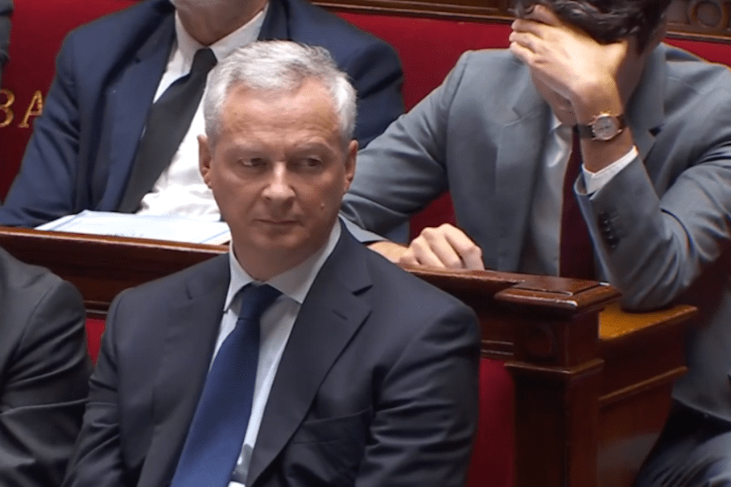 Fitch : une première gifle à la Macronie, sous la menace d’une&nbsp;seconde…