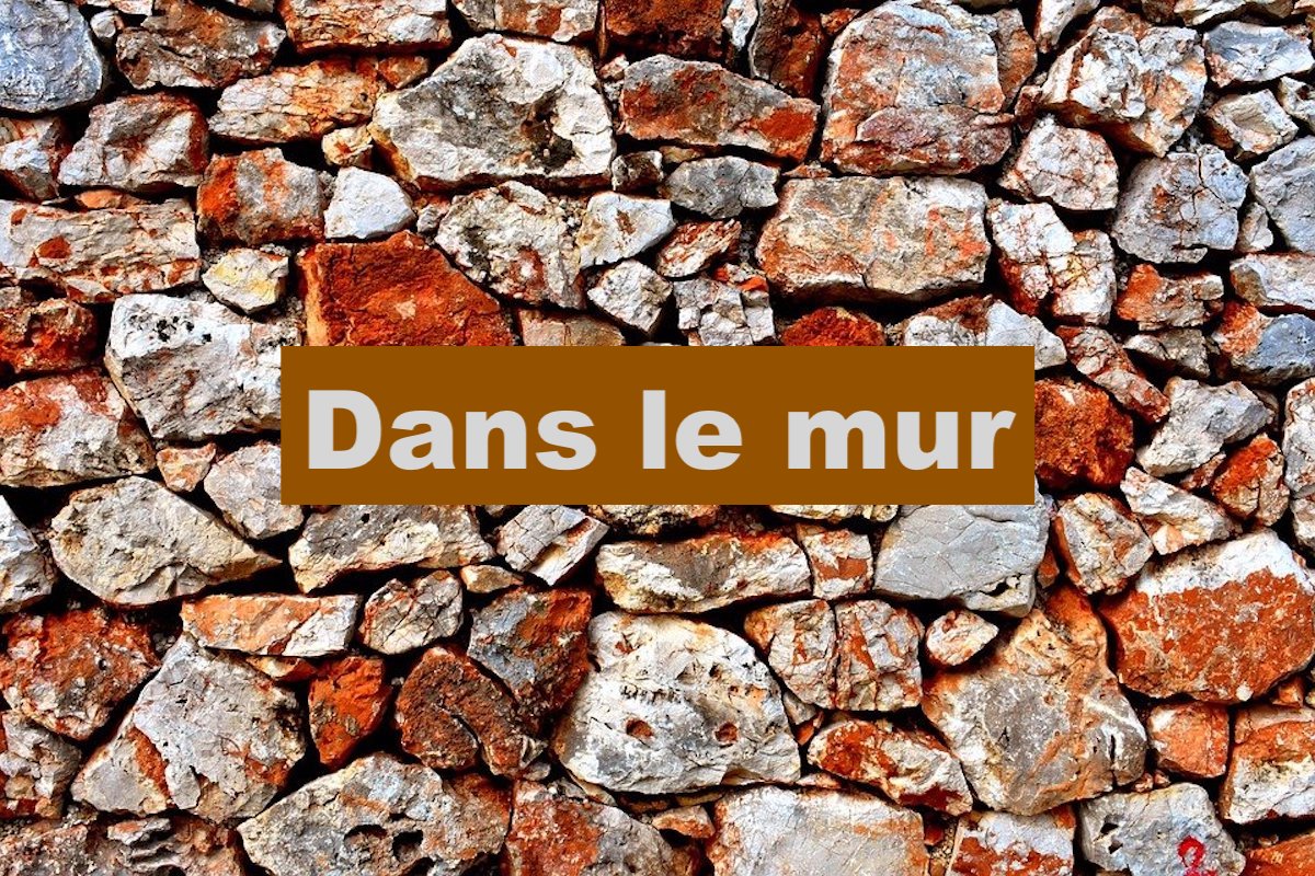 Dans le mur