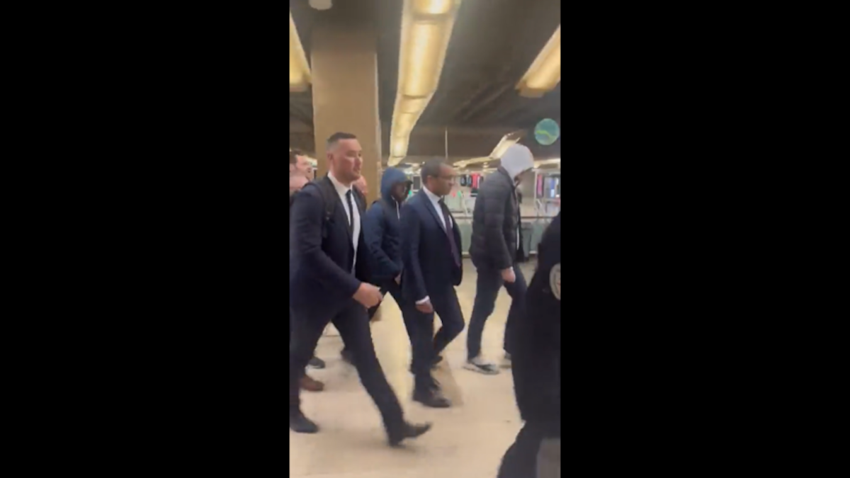 La Macronie joue la proximité, mais les acteurs sont mauvais…