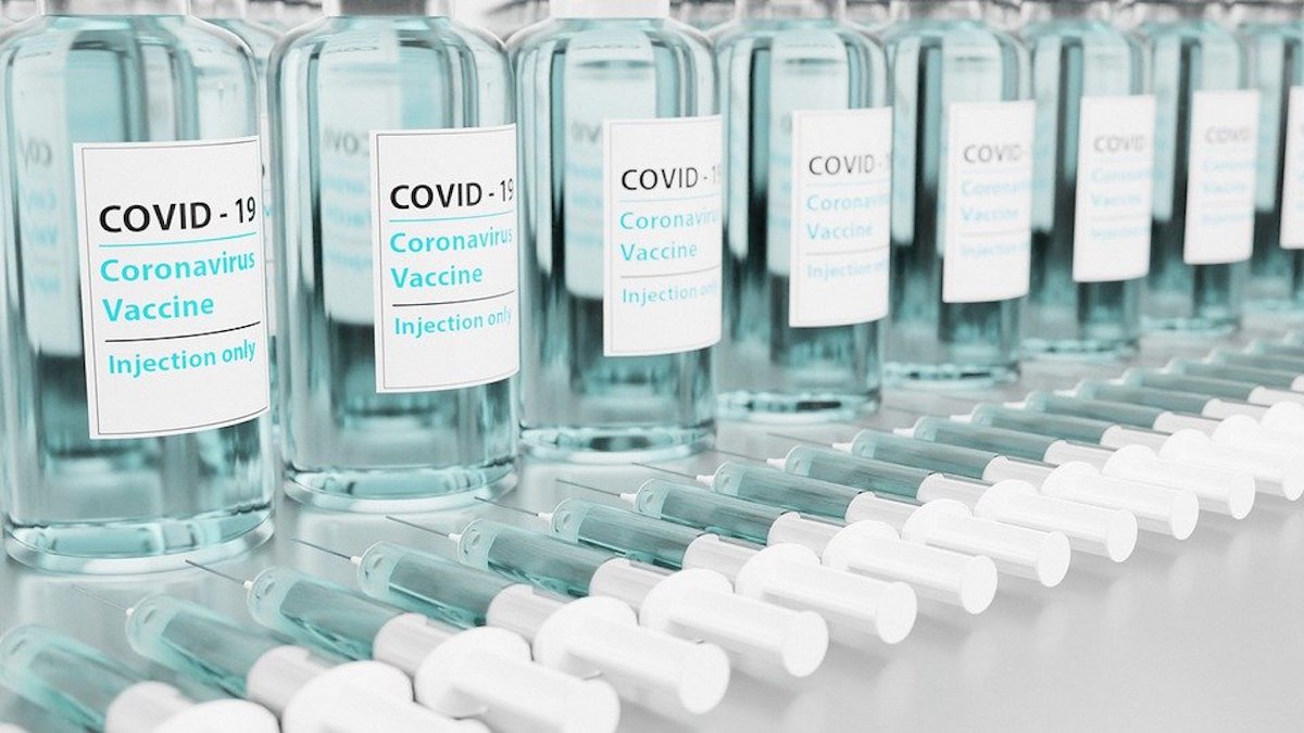 Le vaccin anti-Covid : un levier pour éjecter la démocratie du pays