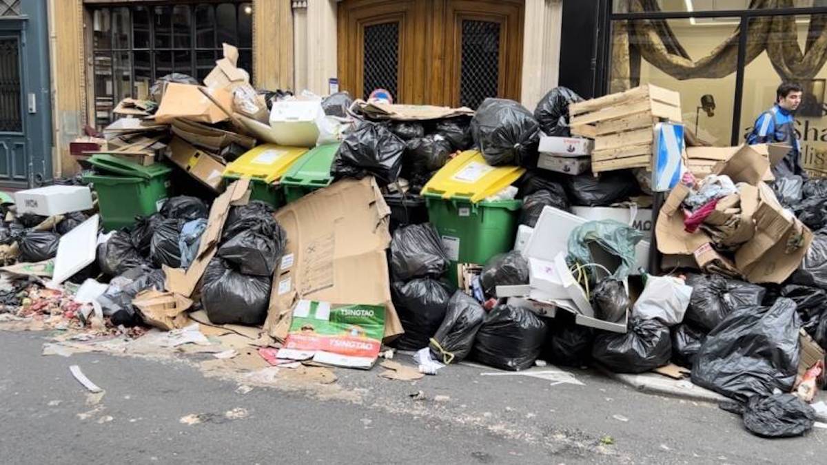 A-t-on vu plus belle allégorie que ces poubelles ?