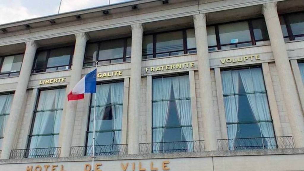 Liberté, égalité, fraternité, volupté : E. Philippe se&nbsp;lâche