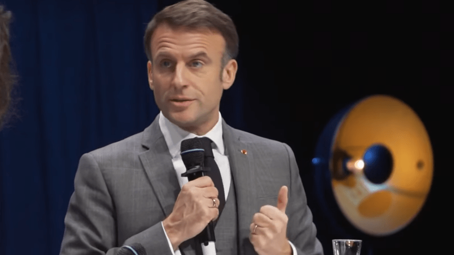 Immigration : Macron critique Retailleau avec un argument choc : Aznavour&nbsp;!