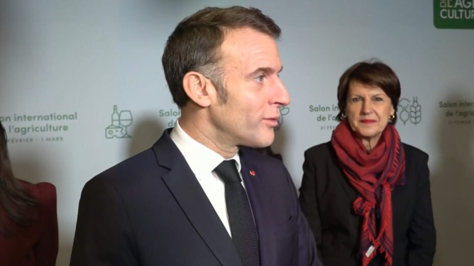 Le monde s’embrase, la France s’éteint