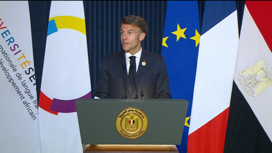 Et maintenant, Macron dépossède les Français de leur langue !