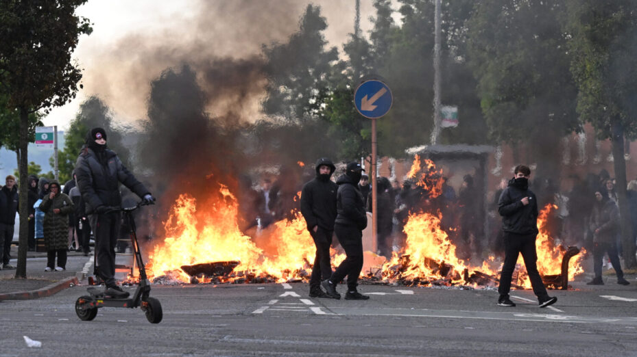 Agression de Belfast : colère du peuple, déni des médias